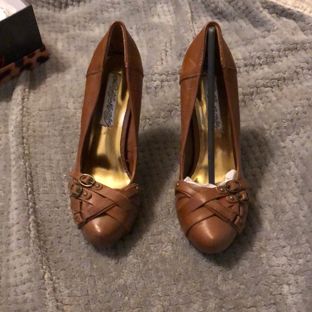 Never worn adorable high heels!